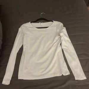 Långärmad  - Helt vanligt vit långärmads helt ny 