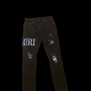 Amiri Jeans - Amiri jeans! OBS!! Storlek: 31 Vid intresse hör av er! Finns även 32or. 
