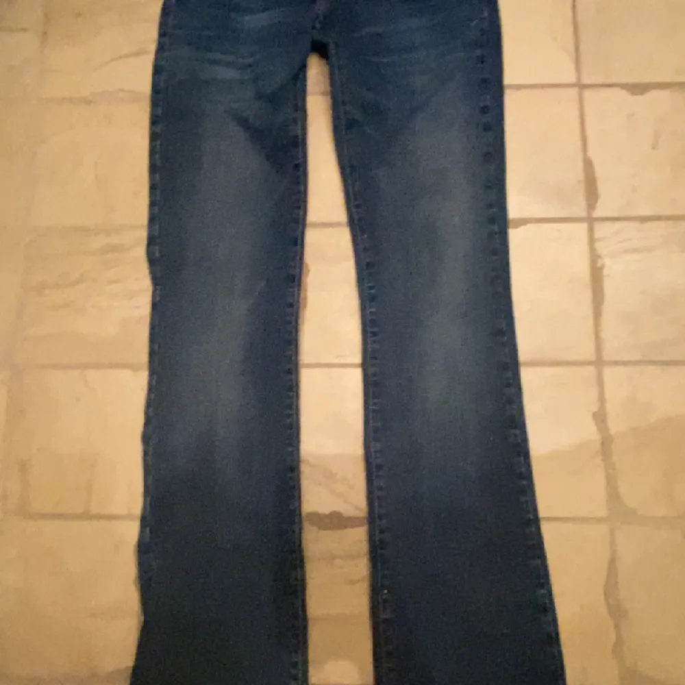 Lågmidjade jeans från ltb i modellen valerie. Säljer för att dom tyvärr börjar bli för små. Jeans & Byxor.