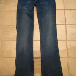 Ltb jeans  - Lågmidjade jeans från ltb i modellen valerie. Säljer för att dom tyvärr börjar bli för små