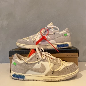Nike dunk off white lot 31 - Nike dunk off white lot 31 i använt skick. Väldigt sparsamt använda. Con: 8.5/10. Kommer med de orginella (orange) skosnörena. Pris går att diskutera! 