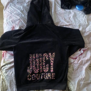 Vintage juicy couture  - Använd men i väldigt bra skick! Har fler bilder:) Priset kan diskuteras är Kan mötas upp i Göteborg ( eller i Stockholm i februari) 