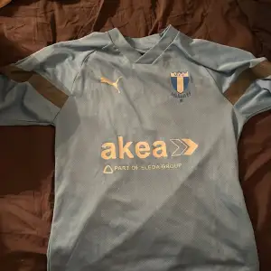 Fin Malmö träningst-shirt i himmelsblå 