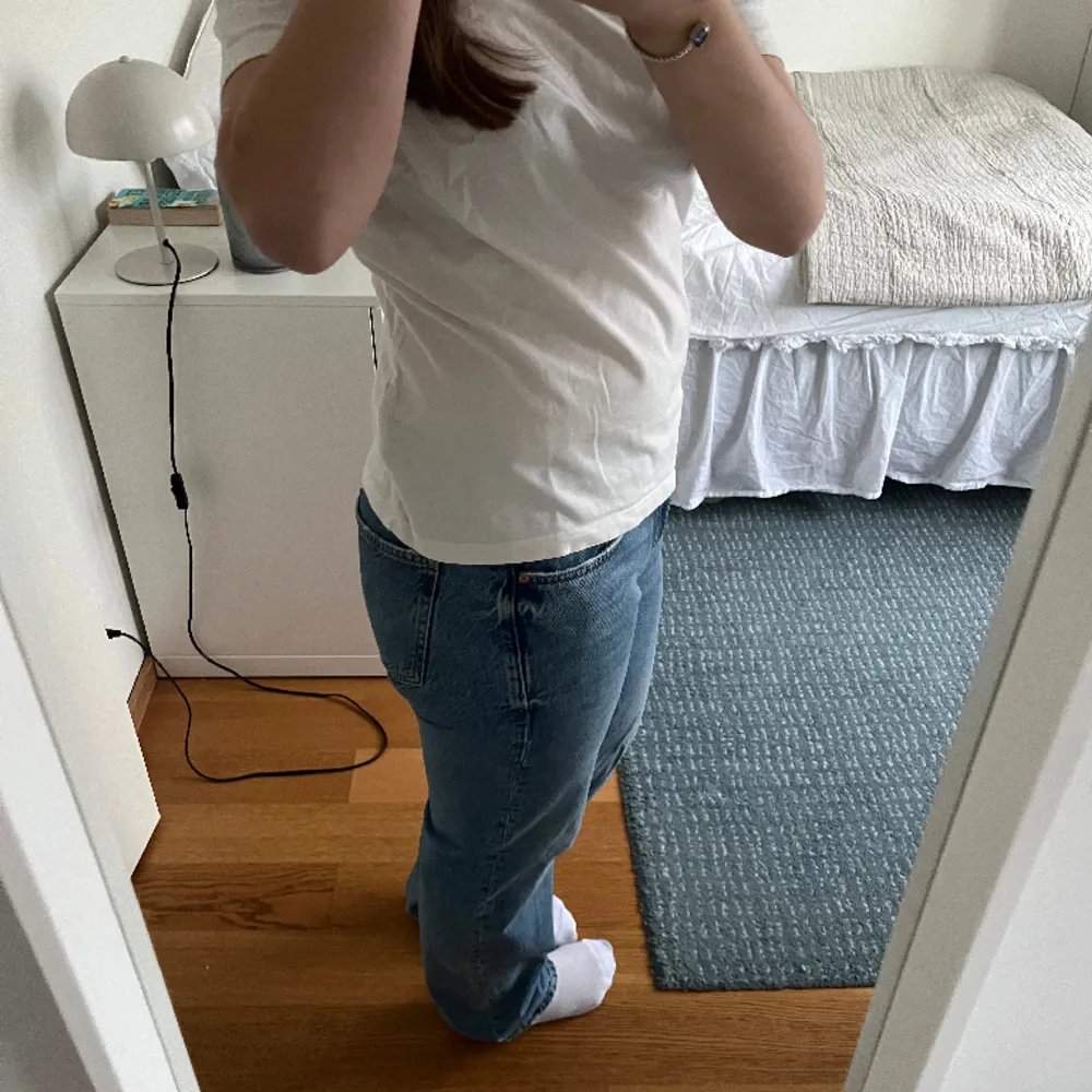 Jätte fina Gina jeans som Tyvör inte används. ÄLSKAR DOM och men tyvär tycker jag inte dom passar jätte bra på mig. Är Low waist o straight legs och är använda få gånger.. Jeans & Byxor.