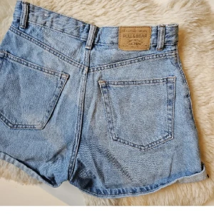 Pull & bear shorts - Shorts från pull & bear i nyskick💓 endast använda någon gång under en veckas semester! 