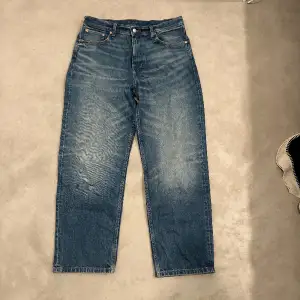 Säljer dessa weekday jeans då dem ej används, nästan nya! riktigt bra pris:)