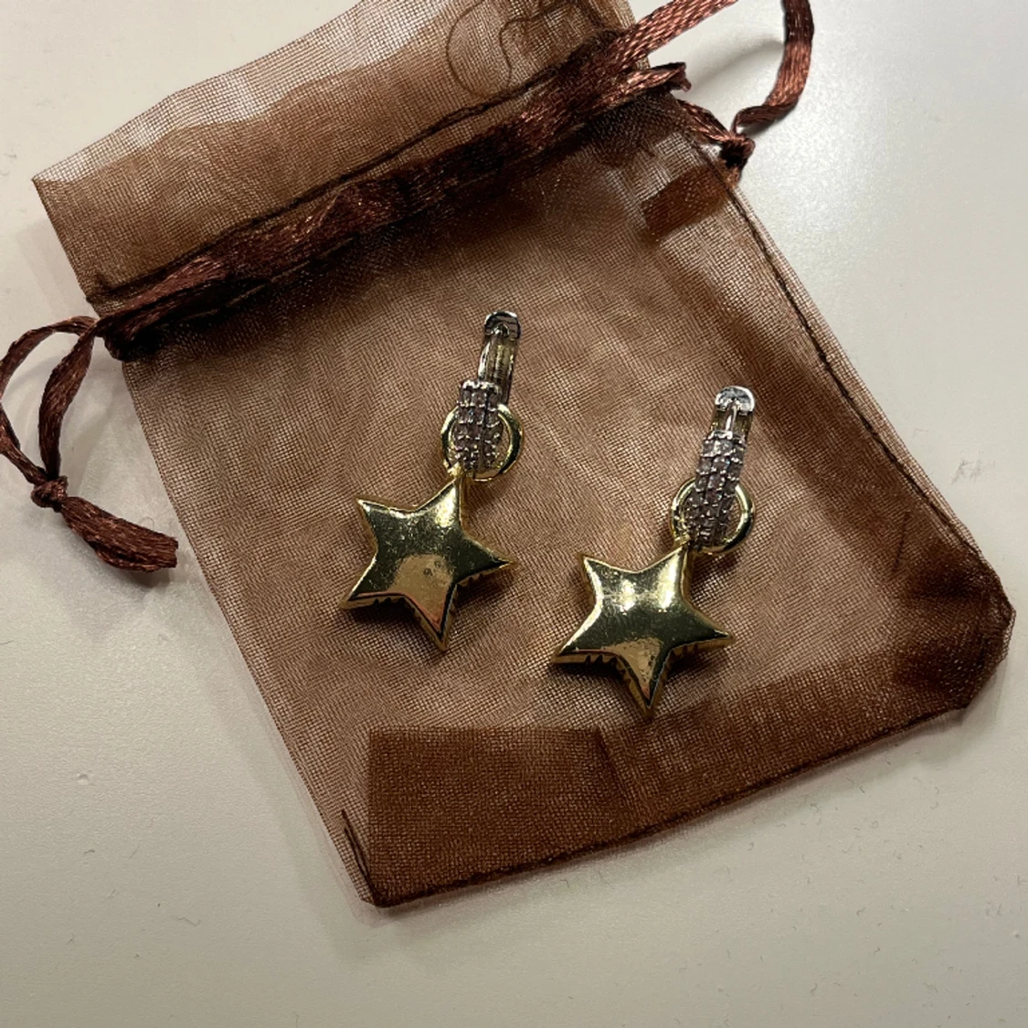 Silvriga och guldiga stjärnörhängen 🌟 - 90