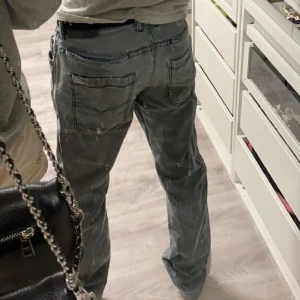Diesel jeans  - Säljer nu mina Diesel jeans då de inte kommer till användning. De är använda ett fåtal gånger.  Hör av er vid frågor eller flera bilder🙏🏽 Priset går att diskutera vid snabb affär🤙🏼