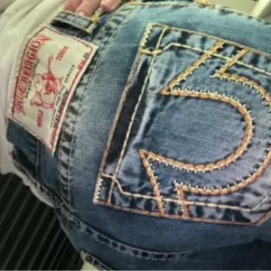 True religion jeans  - Köpta här på Plick men passade mig inte, pris kan självklart diskuteras. Lånade bilder!!