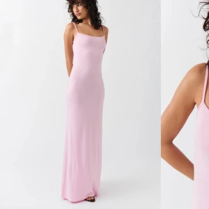 Rosa klänning gina!! Intressekoll! - Jöttefin trendig rosa långklänning från ginatricot🩷 perfekt till sommaren!! Intressekoll då jag gillar den, kom med bud!