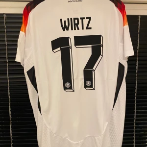 Fotbollströja Tyskland EM wirtz - Säljer en Wirtz tröja. Storlek L. Nyskick. 