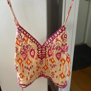 Zara topp - Topp från zara strl xs. Bara använd två gånger så som ny!