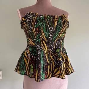 Cute top with removable straps - Super cute and flattering top with stretch and removable straps from H&M