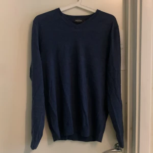 Säljer en tröja  - Säljer en tröja från dress man jag köpte den för 550 men priset kan diskuteras. Passar definitivt till folk som är inne på grish stilen.