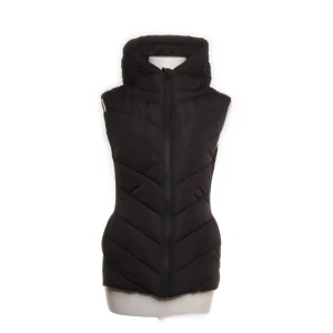 Zara väst  - Säljer min zara väst nu när den inte är min stil längre🩷den har inga skavanker och är i väldigt fint skick🩷passar xs/s