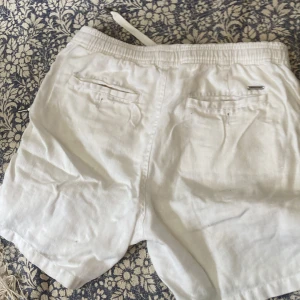 Vita linne shorts  - Bra skick men ändå använda 
