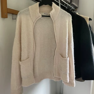 Kofta  - Från : Selected Femme Nypris: 1196kr