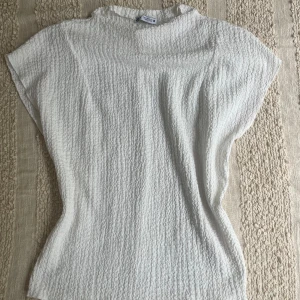 Topp - Topp/blus med coolt material❤️❤️