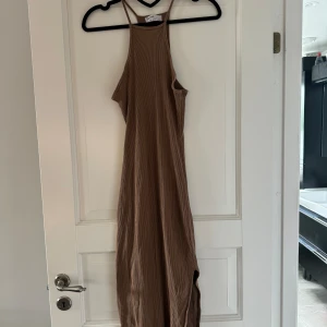 Bershka klänning - Iproncip aldrig använts. Priser går alltid att disskutera.