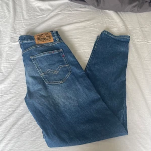 Slim fit replay jeans - Använda fåtal gånger och mycket bra skick ord pris 1800 mitt pris 399kr 30/32 skriv om ni har några frågor butan går bra