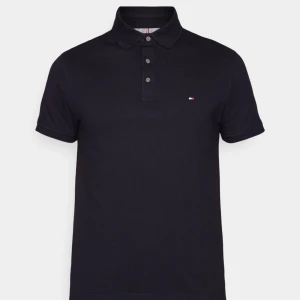 The 1985 polo shirt Slim fit - Nya men för små för mig.  Size S Pris kan diskuteras!!!