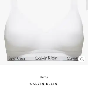 En superskön bralette från Calvin Klein som tyvärr inte kommer till användning idag! Använd ett fåtal gånger💕Storlek M men passar mig som även bär S, nypris är 499kr men jag säljer för 200kr💕💕