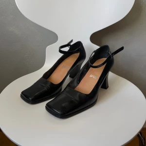 Square toe heels - Svarta Nickles square toe läder klackar med nya sulor ✨ 7,5 cm klack
