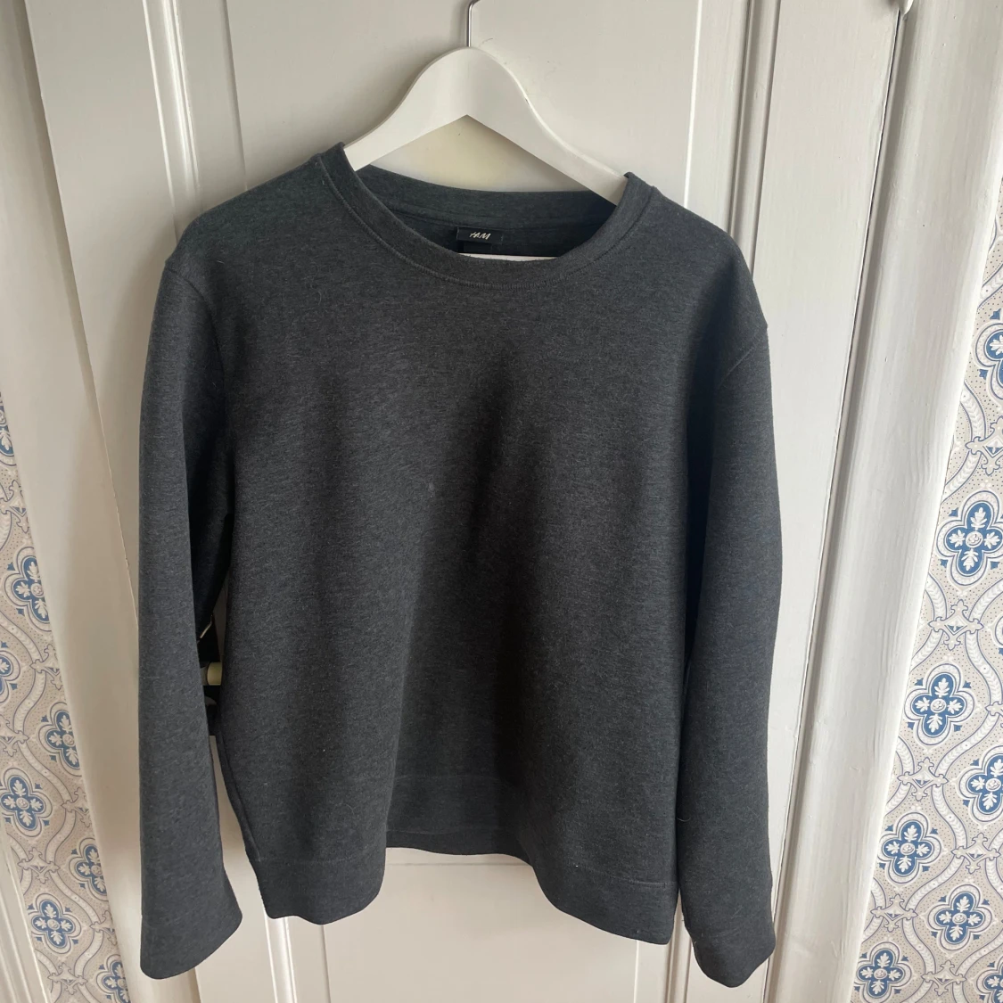 Grå sweatshirt