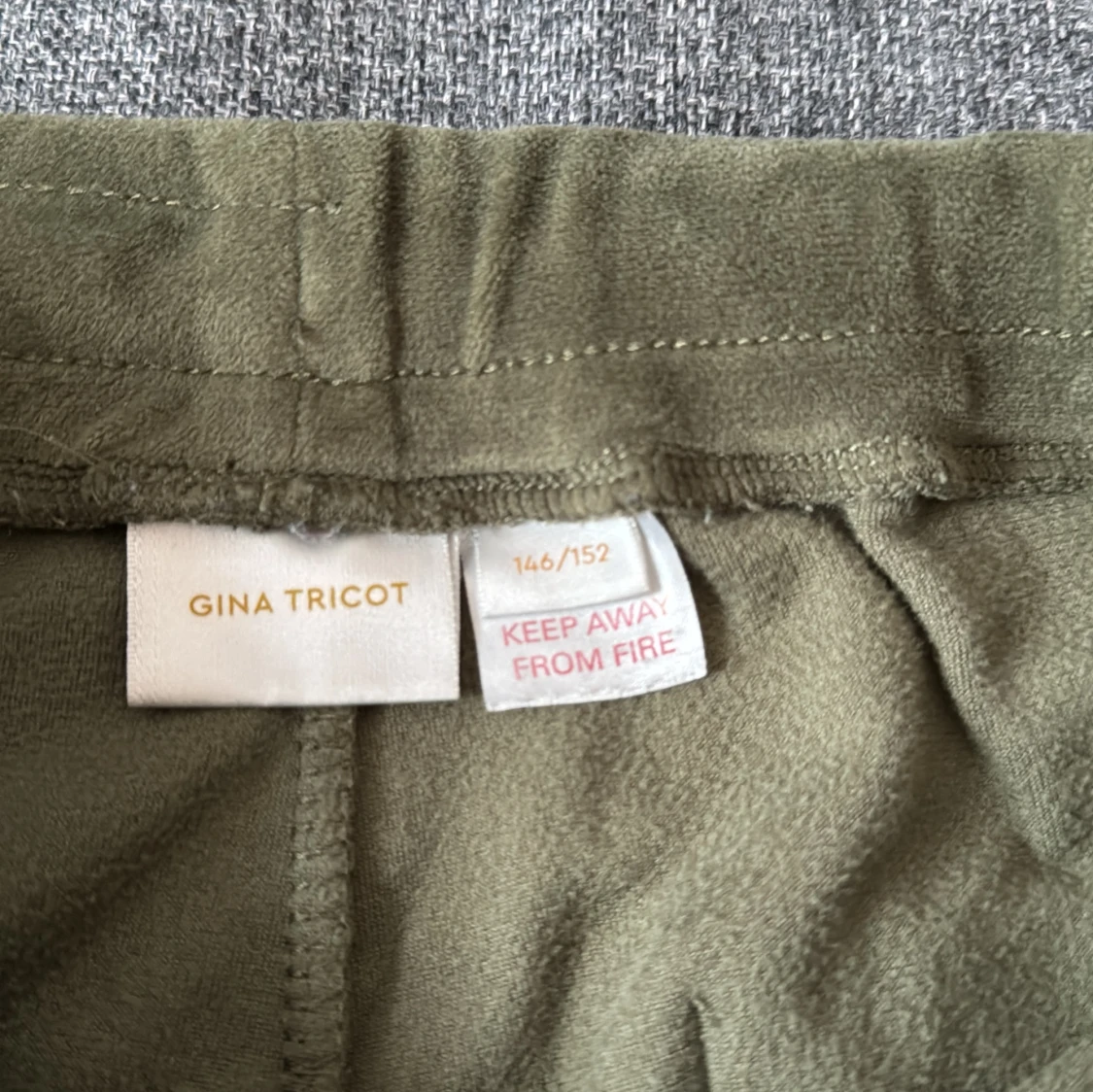 Gröna sammets byxor  - 90