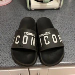 Dsquard tofflor - Storlek 40 Fint skick 300kr