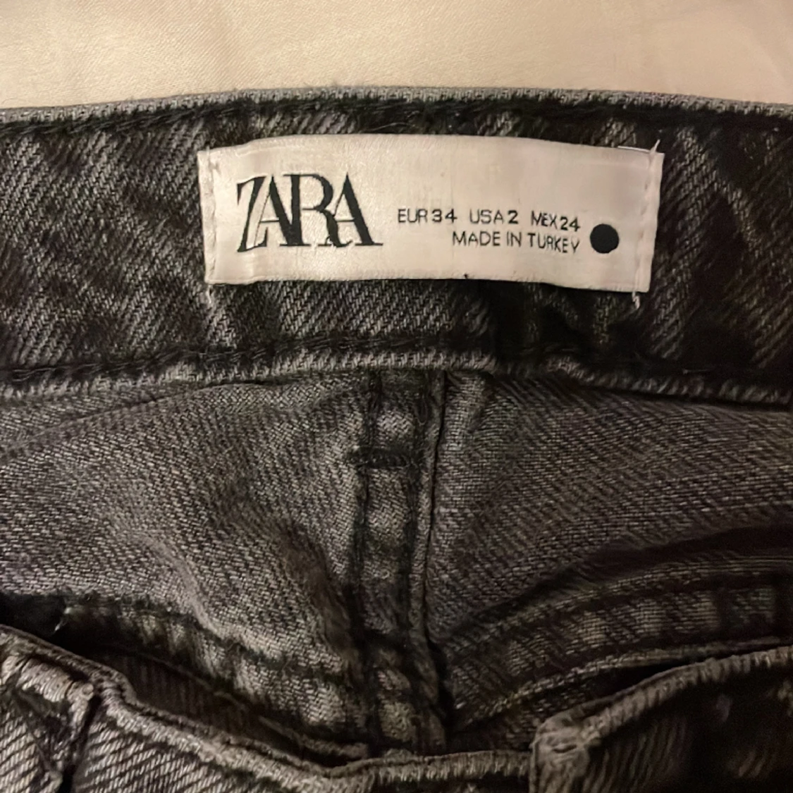 Zara mid waist gråa jeans  - 90