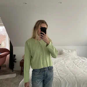 Zara grön cardigan  - Bra skicka  Storlek s 