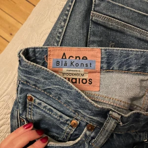 Blå raka jeans - Blå raka jeans från acne blå konst serien. Säljer även dessa i grå i en separat annons. Unisex