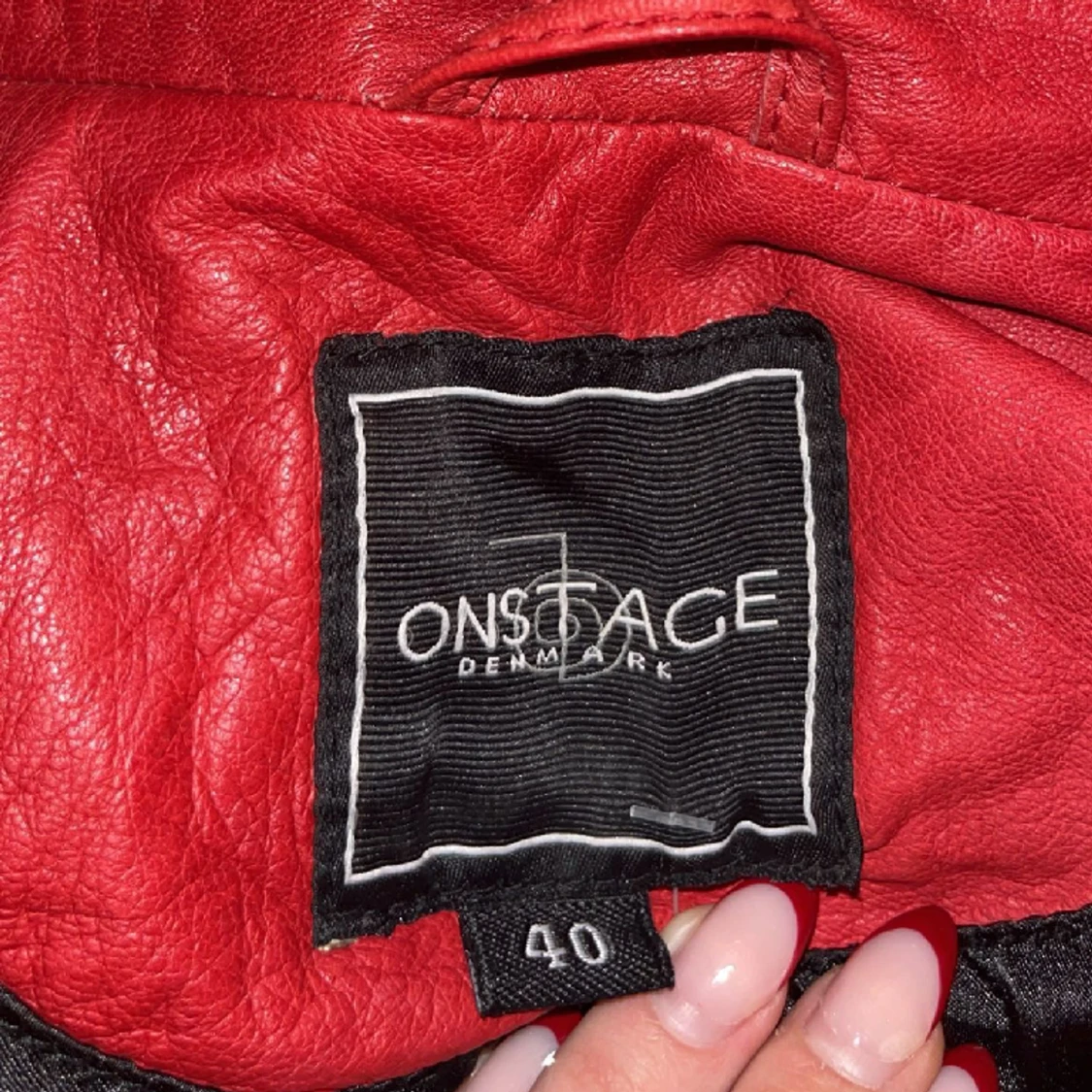 Röd skinnjacka - 90