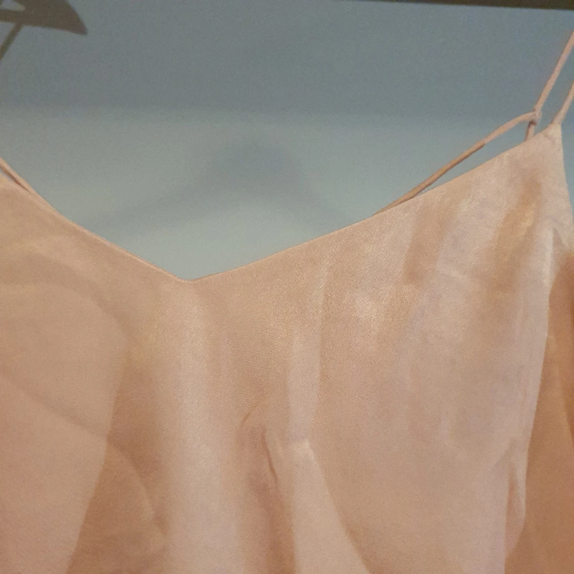 Ljusrosa linne i skimmrande tyg - 91