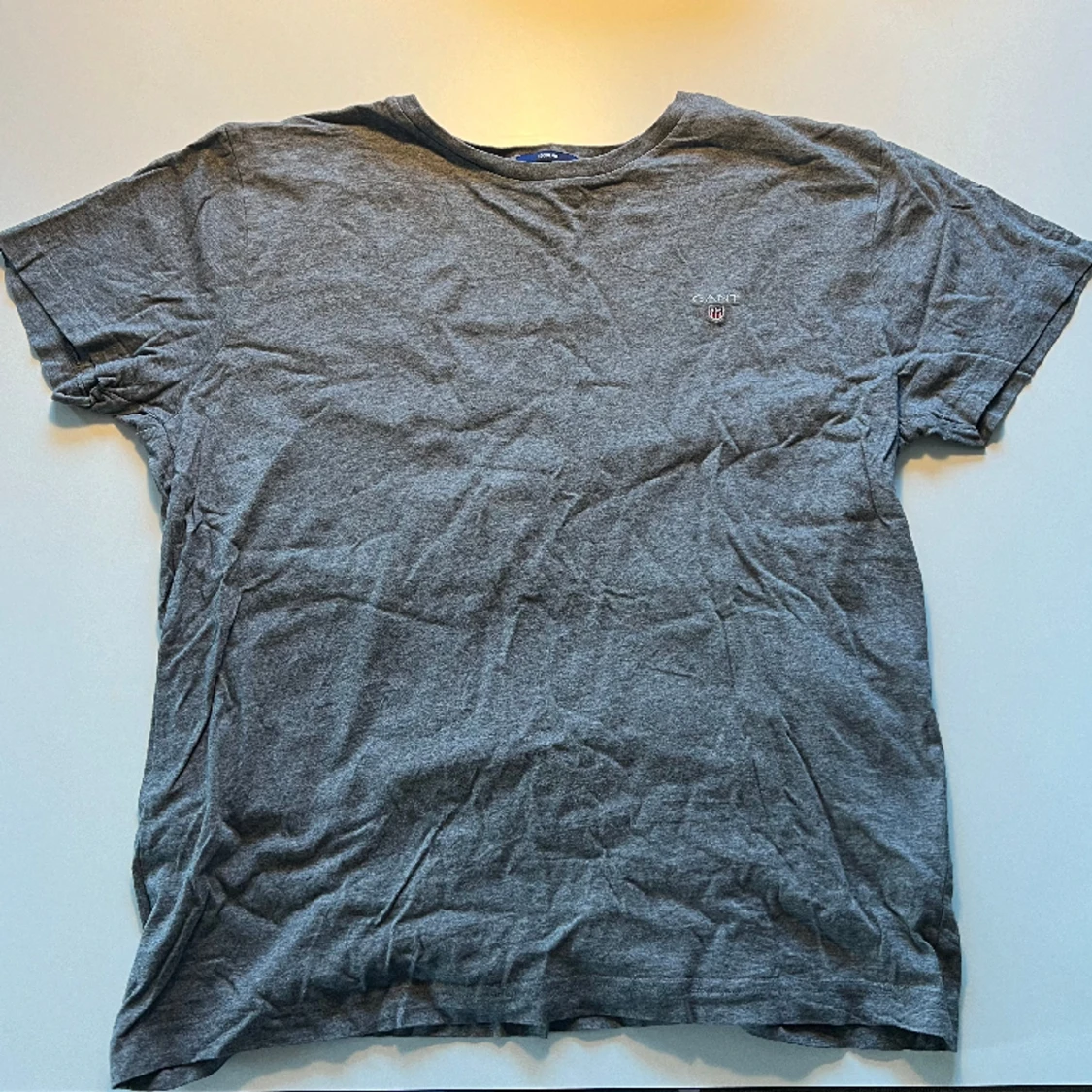 T-shirt GANT oanvänd - 90