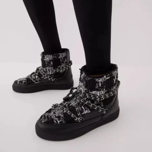 Balla inuikiis nyskick  - Använda mindre än 5 gånger pga för liten i stl. Hör av dig vid intresse/ frågor eller fler bilder 💕