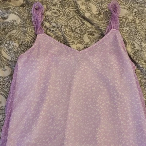 Blommigt linne - Jätte fint blommigt linne från vero moda