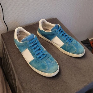 Valentino flycrew - Riktigt feta Valentino Flycrews! Cond 6/10, därav det låga priset! Hojta till vid minsta lilla fråga🙂