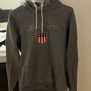 Gant hoodie - Nypris 560kr  Inte mycket använd