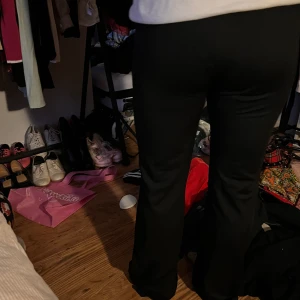 Utsvängda byxor  - 🖤🖤