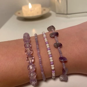 Armband - Lila tema supergulliga armband! Alla för  60kr eller kristallarmbandet/30kr st och resterande 15kr st