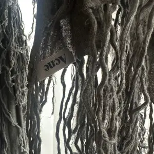 Acne halsduk i bomull med fransar grå vintage , oanvänd