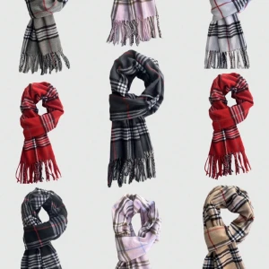 Halsdukar - Säljer dom här exklusiva och Grischiga vinter halsdukarna. Välj din färg, priserna är fast 175kr för en och 150kr för köp av två eller fler halsdukar. Skriv Järna om ni har några frågor. 