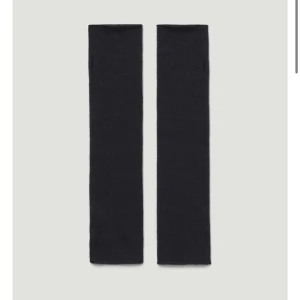 Lisa yang armvärmare💕 - Jag säljer de här jätte fina armvärmarna från Lisa yang. Jag säljer de pga att de inte kom till andvändning. De är i bra skick och är ändast andvända ett fåtal gånger. Nypris 970💕💕💕