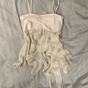 Asymmetrisk topp  - Jättegulligt linne från secondhand men i bra skick, inga defekter