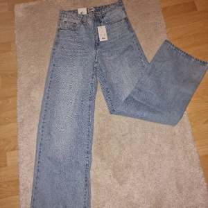Jeans - Super fina helt nya jeans, säljs då de var för små i storlek🥰