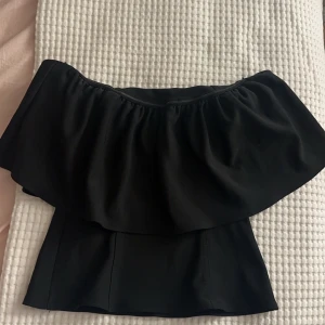 Volang tröja f - Volang topp från Zara. Storlek S. Superbra skick! 