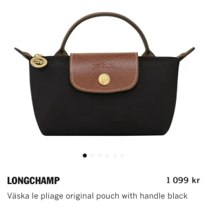 Longchamp väska - Säljer min jättefina longchamp väska i färgen vinröd. Köpt secondhand men knappt använd. Ordinarie pris 1099