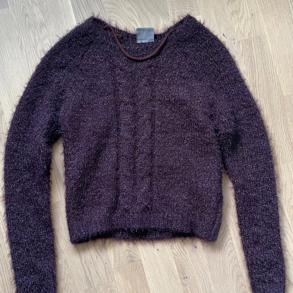 Mörkröd glittrig stickad tröja - 90